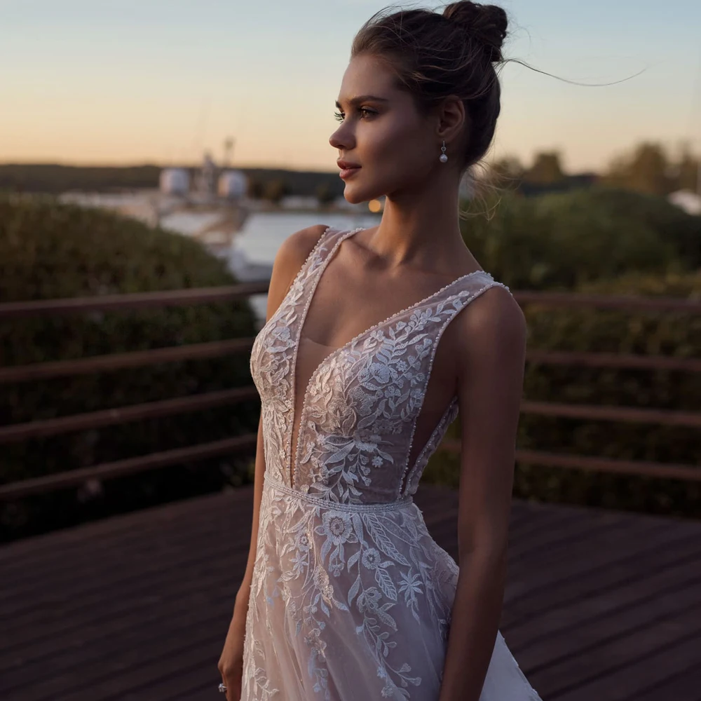 Очаровательное розовое свадебное платье без рукавов с v-образным вырезом