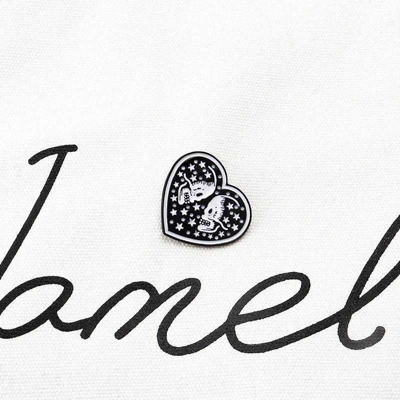 Скелет Кот череп сердце лампочка надгробие Science Works Uterus грудины булавки броши