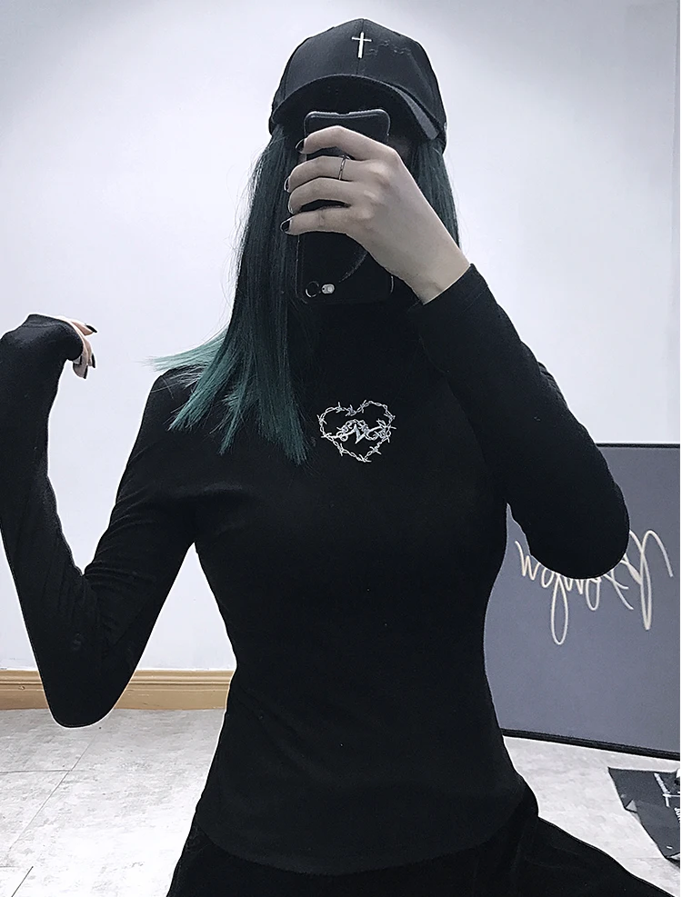 Black Top Harajuku рубашка шипы сердце вышитая Футболка с длинным рукавом Женская водолазка High Street Grunge Топы черная темная Мода - Цвет: Black Top