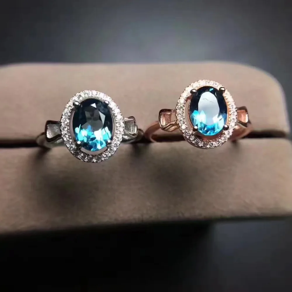 Женское кольцо из серебра 925 пробы с натуральным голубым топазом 6 х8 мм |