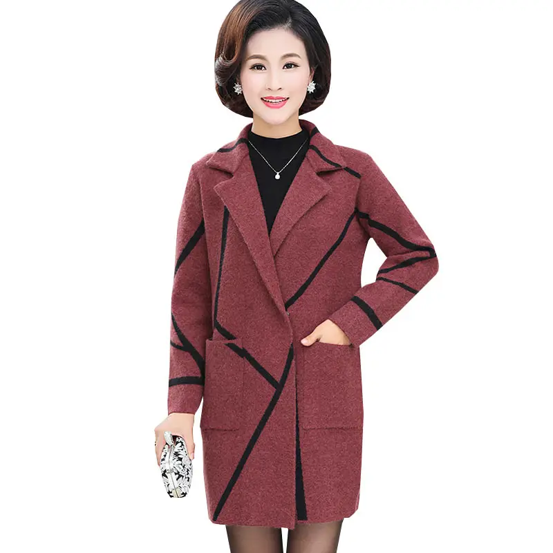 Женское шерстяное пальто среднего возраста свободное в полоску с лацканами