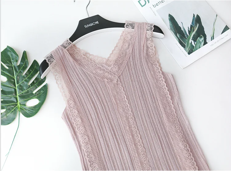 Женский трикотажный топ без рукавов однотонный кружевной с v образным вырезом
