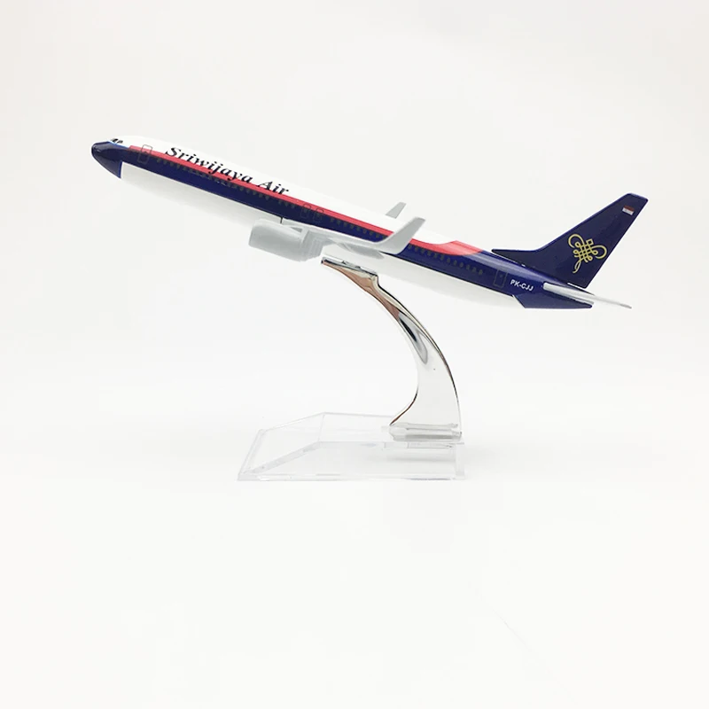 Модель самолета Sriwijaya Air модель Боинг 737 16 см из металлического сплава 1:400 игрушка