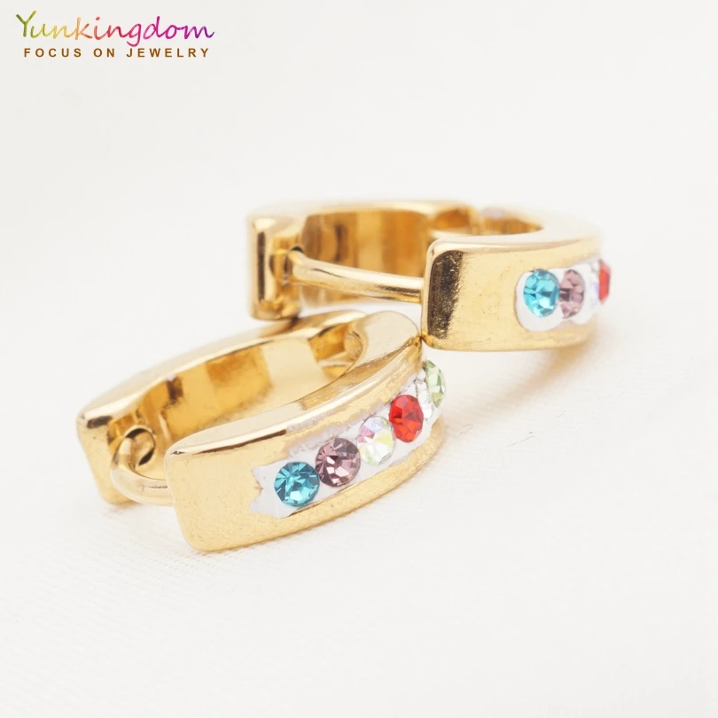 Yunkingdom милые маленькие серьги из нержавеющей стали, украшенные разноцветными кристаллами серьги-кольца для женщин, для девочек-подростков, UE0300