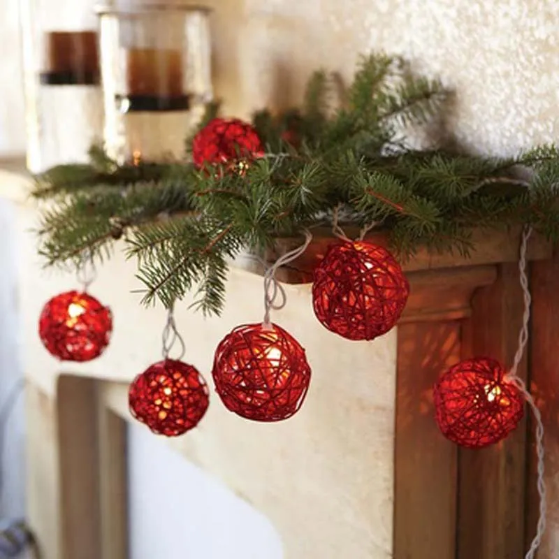 Гирлянда светодиодная 20 красных ротанговых шаров с вилкой переменного тока|light