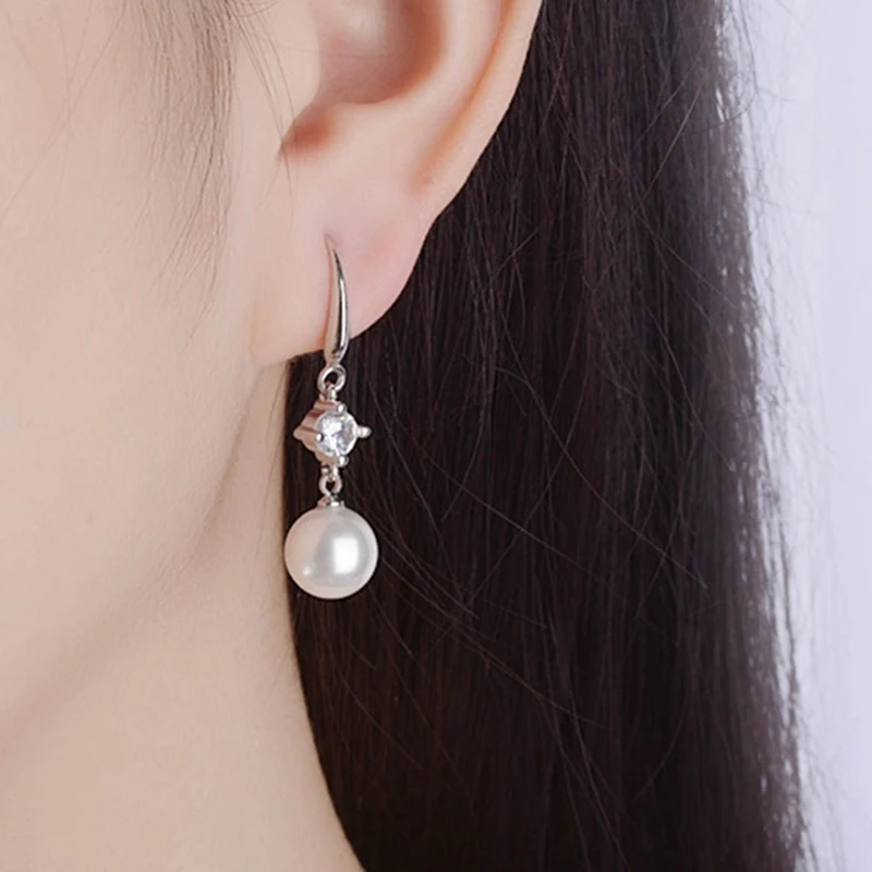 Серьги-подвески из пресноводного жемчуга с белыми каплевидными жемчужинами