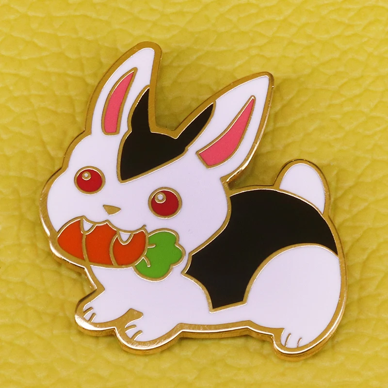 Rabbit eating radish ename pin badge | Украшения и аксессуары