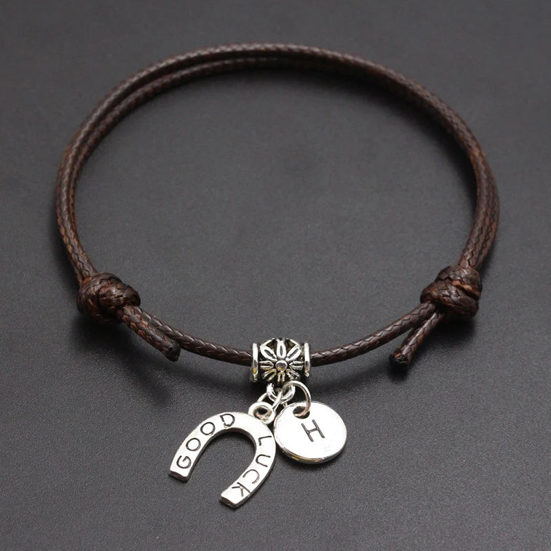 Браслет Подкова на удачу с английским алфавитом Очаровательная Красная Нить