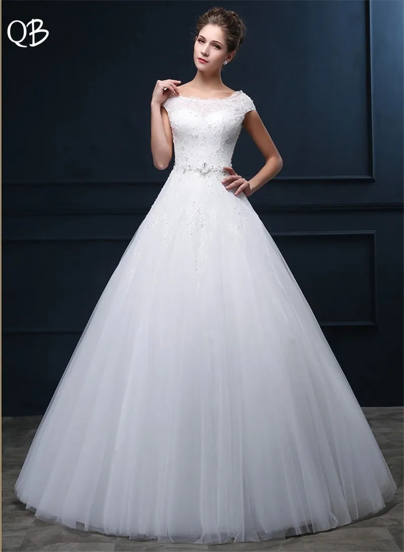 Трапециевидного силуэта с кристаллами кружевное свадебное платье из тюля