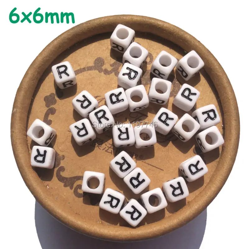 Ретро акриловые бусины с буквами 6 мм 2600 шт. черный белый цвет квадратный куб