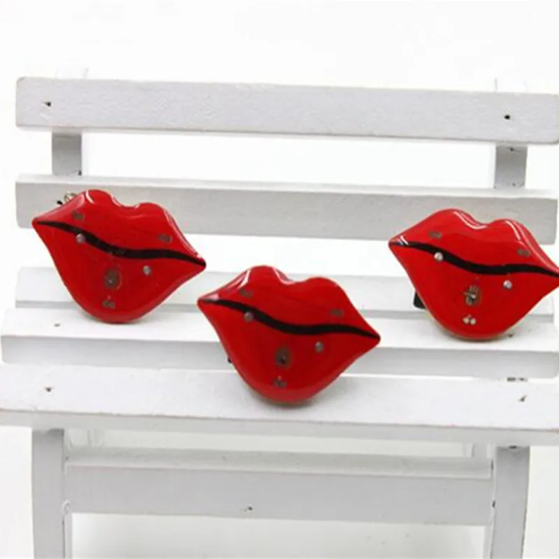 LED Flashing Red Lips Brooch Women Girls Dance Glow Party Drees Jewelry Badge Decoration wedding birthday Christmas Xmas|decorative