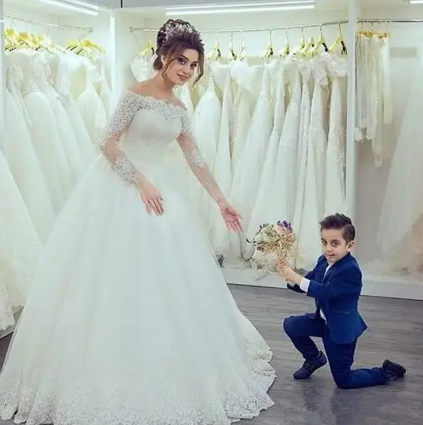 

Gorgeous Elegant Boat Neck Long Sleeves Off the Shoulder Wedding Gowns Tulle Lace Appliques Wedding Dresses Bride Gowns
