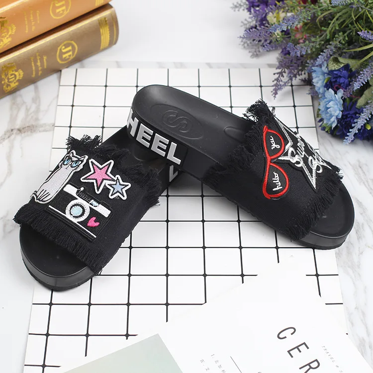 Джинсовые сандалии с рисунком кота женские дизайнерские Вьетнамки украшением в