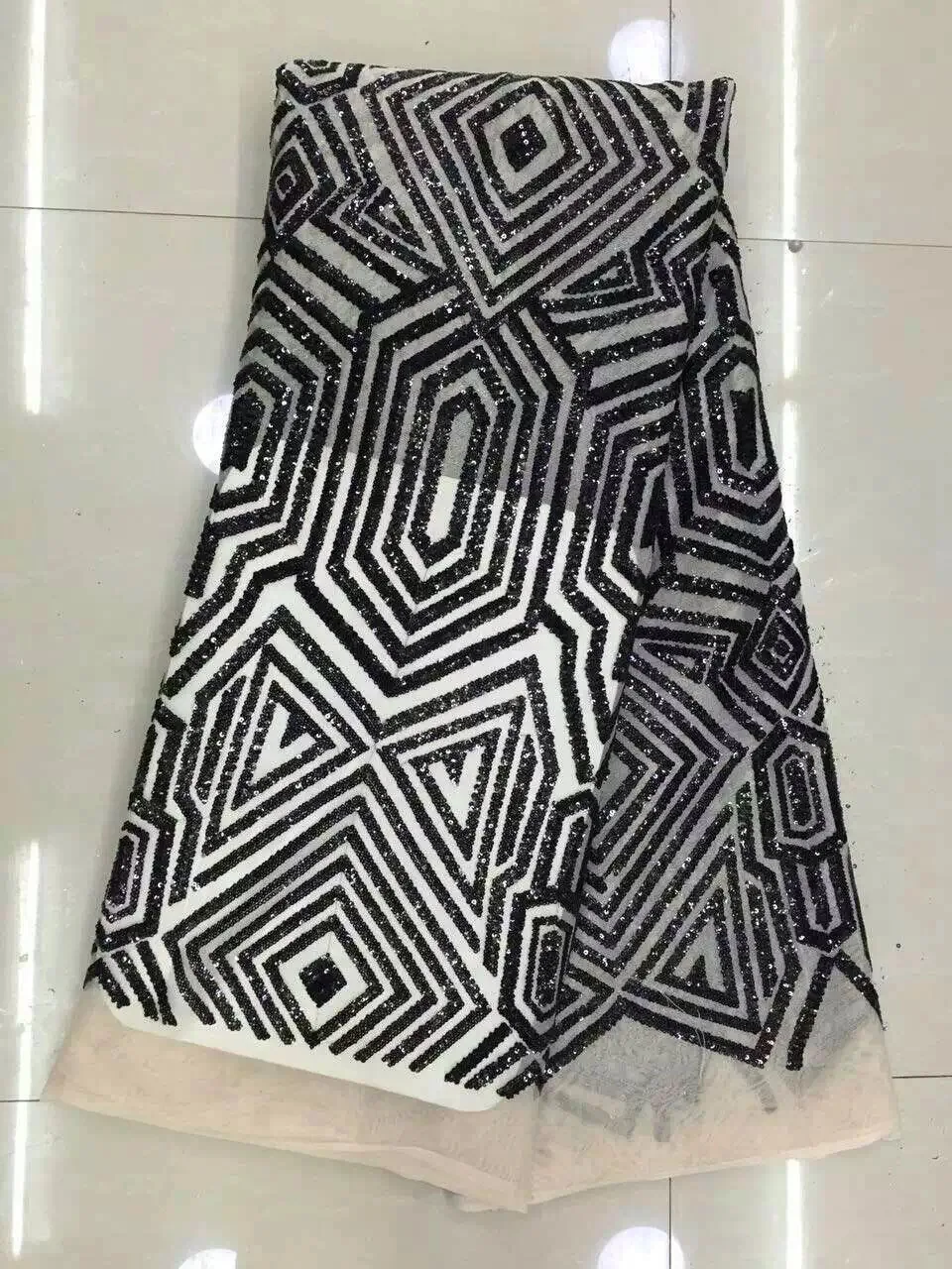

Latest African Lace Fabric 2019 African French Lace High Quality Suqines Embroidery African Tulle Lace Fabric For Party MZ524