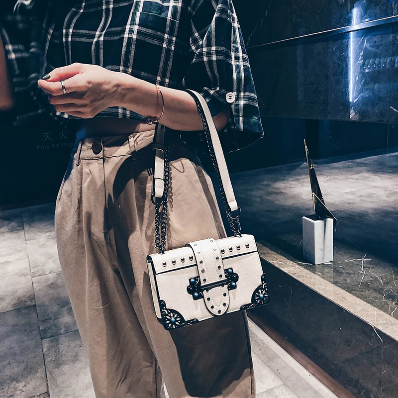 2019 Новинка весны и лета Для женщин ретро заклепки Crossbody мешок диких сумка цепь