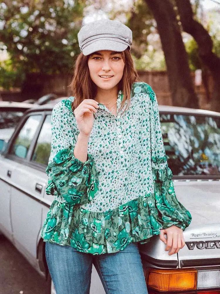 Женская блузка с цветочным принтом v образным вырезом и пуговицами спереди