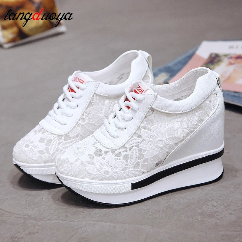 Женские кроссовки на танкетке дышащие сетчатые платформе летняя спортивная