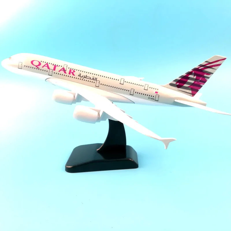 Модель пассажирского самолета A380 из Катара 20 см | Игрушки и хобби