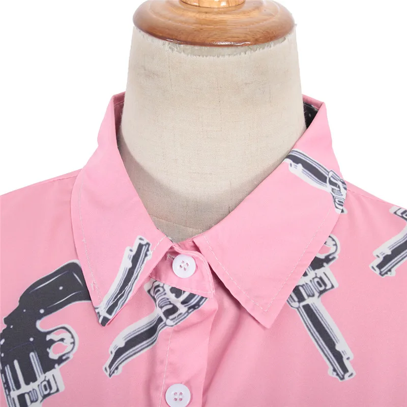 Женская блузка с принтом пистолета коротким рукавом и отложным воротником