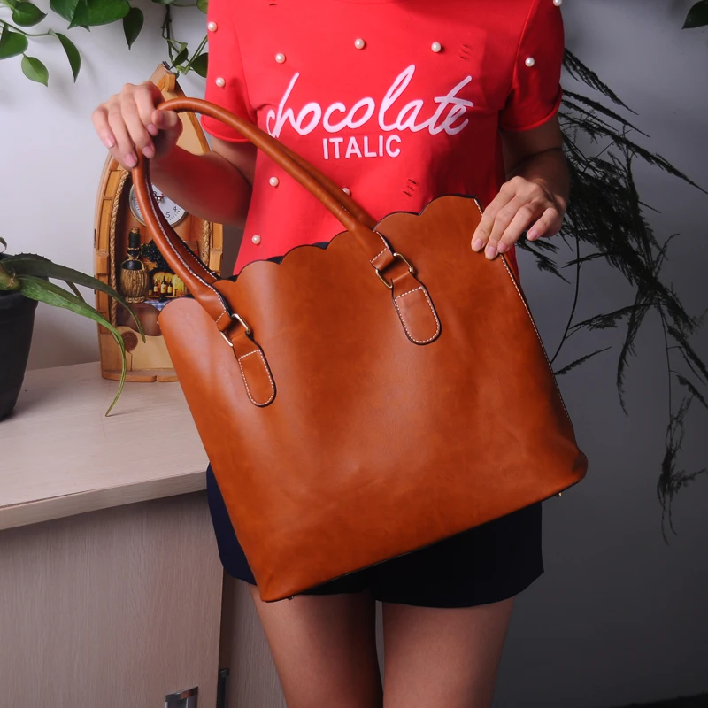 Светильник образца коричневый Scalloped Tote с заклепками хаки Shaped Totes Vegan Leather DOM109172 |
