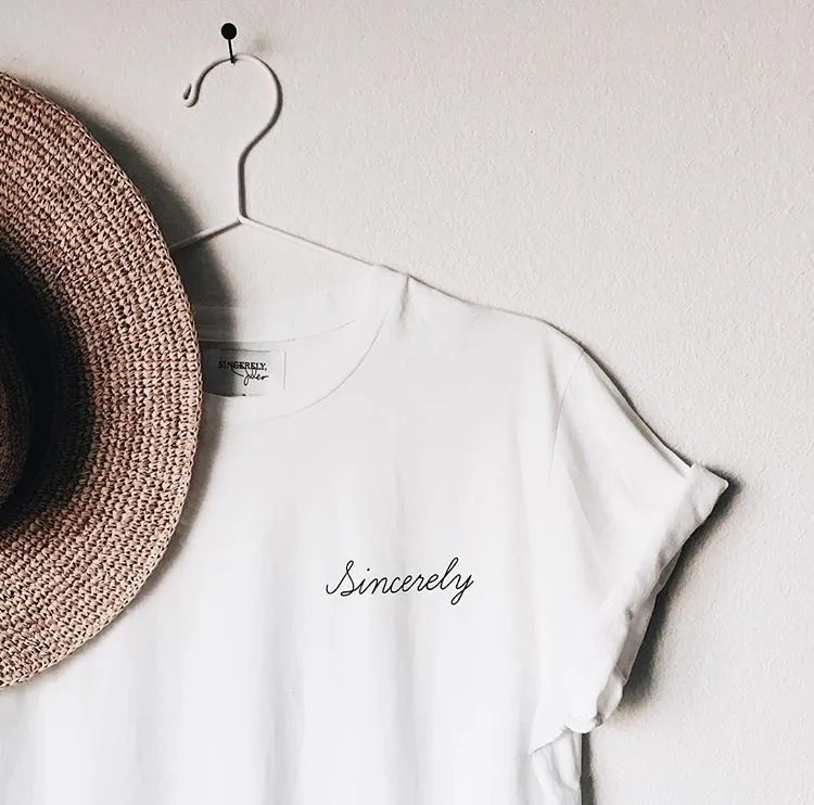 Женская футболка с коротким рукавом круглым вырезом и надписью | одежда