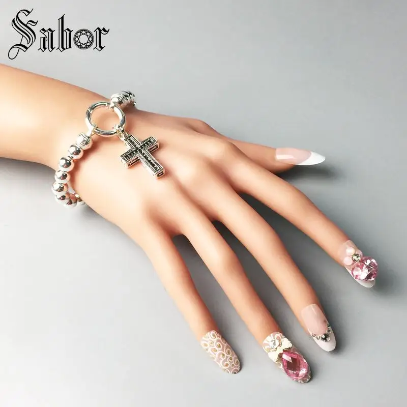 Ювелирный браслет с бусинами манжета серебряного цвета пружинной застежкой