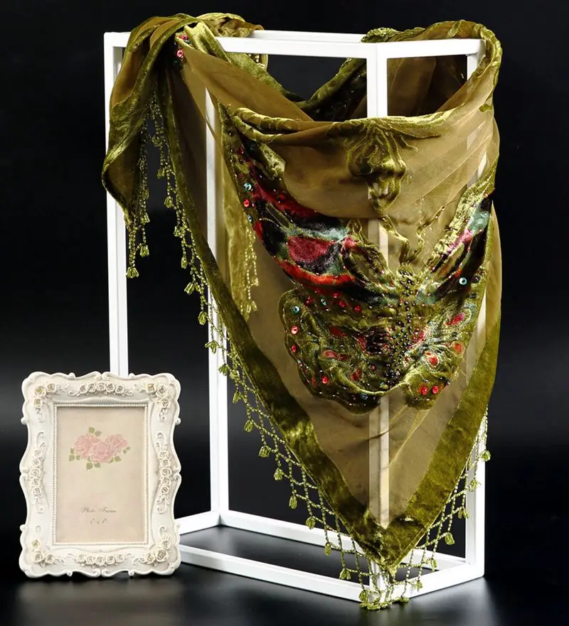dark green Модная женская и женская треугольная шаль ручной работы из бисера бархат шелк кисточкой вышивка шарф шаль 168 см* 165 см* и высота 38 см - Цвет: dark green