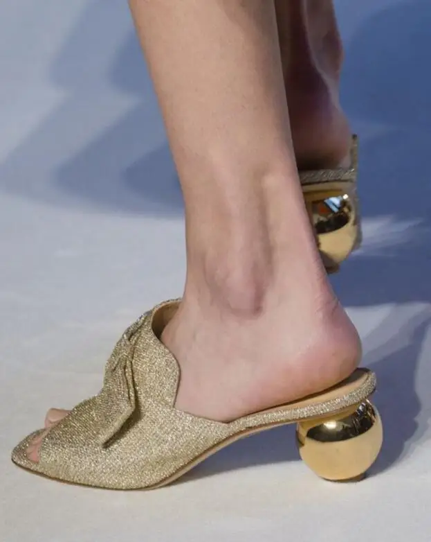 Новинка Летние джинсовые шлепанцы для улицы Женские сферические босоножки на