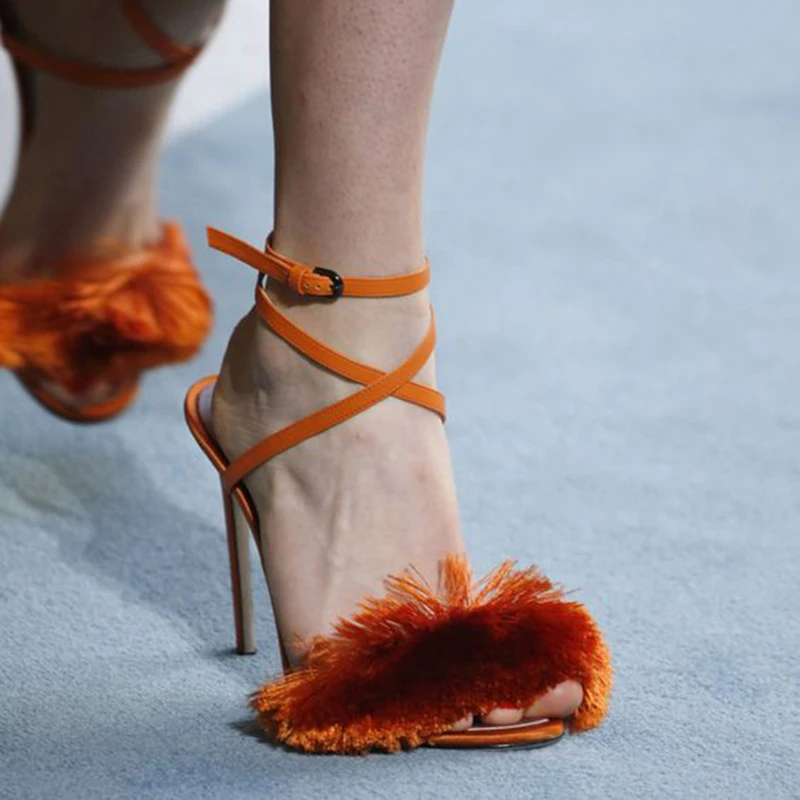 Модные босоножки на меху высоком каблуке модель 2019 года женские модельные