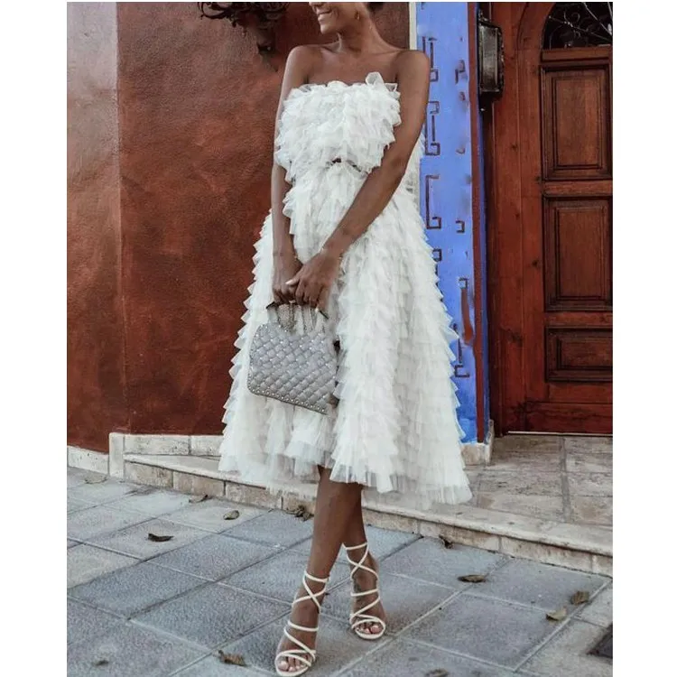 Женское вечернее платье с кисточками средней длины открытыми плечами без