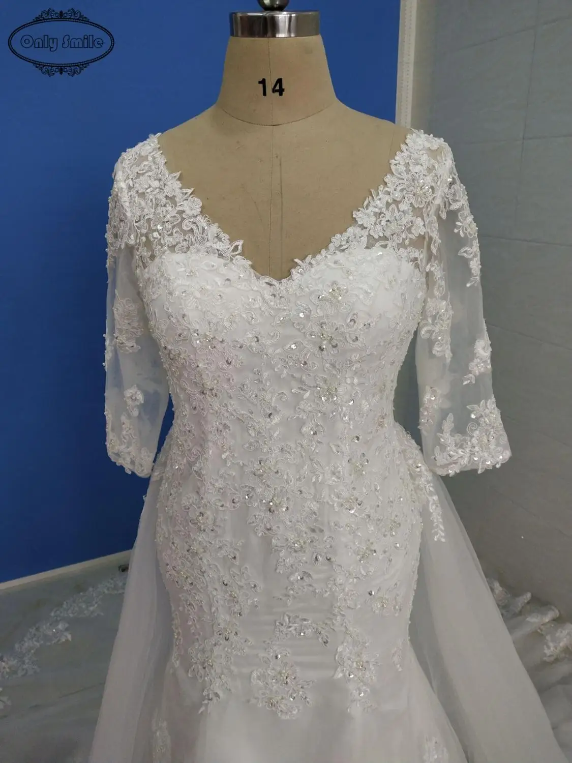 

Long Sleeves Sexy V neck Wedding Dresses 2019 Applique Beaded Royal Removable Train Mermaid Bride Gown Vestido De Noiva
