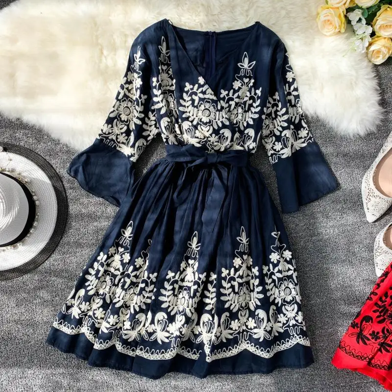 Женское богемное платье с вышивкой праздничное v образным вырезом и рукавом