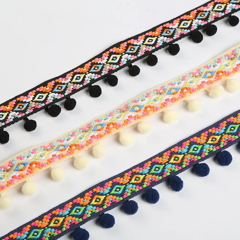 Помпон кисточка с кружевной лентой Ширина 38 мм для самостоятельного пошива