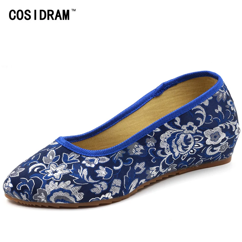 Новинка 2017 г. Пекинские парусиновые туфли женские с вышивкой на плоской подошве
