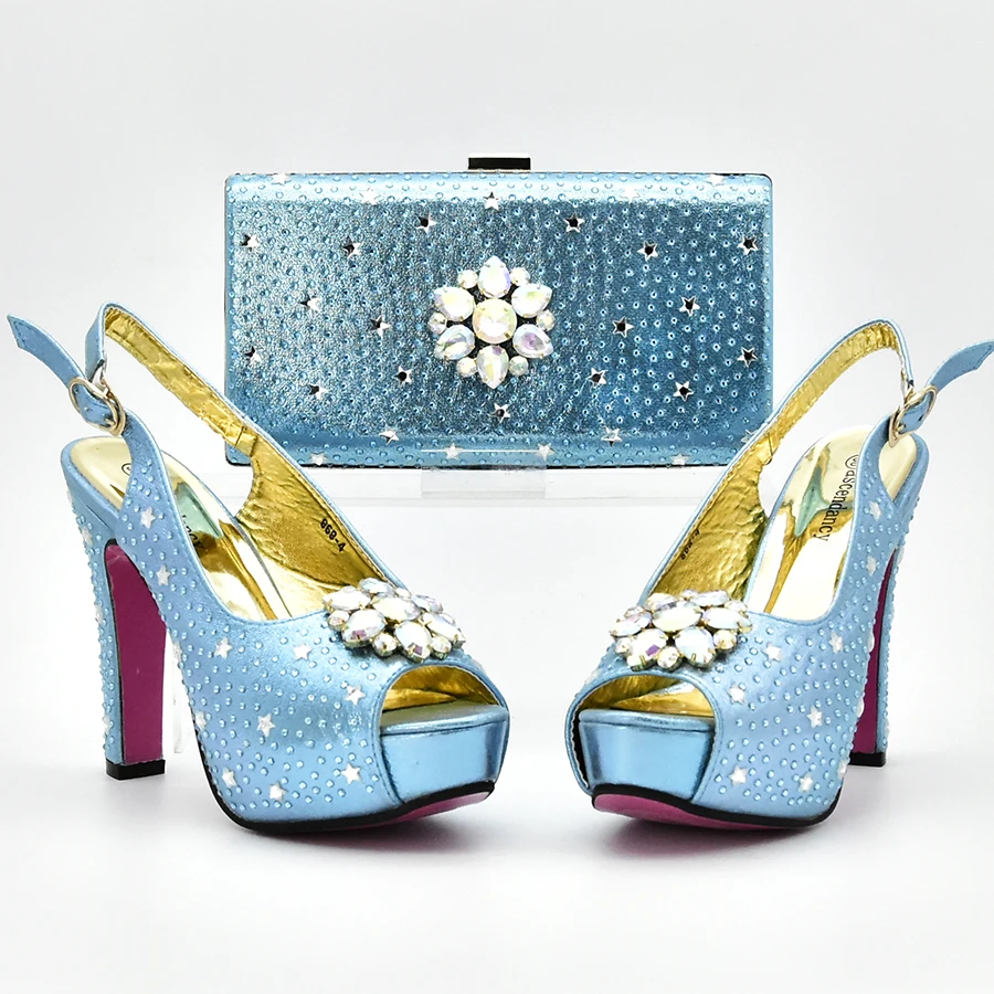 Новейший комплект из туфель и сумочки в африканском стиле синего цвета высокого