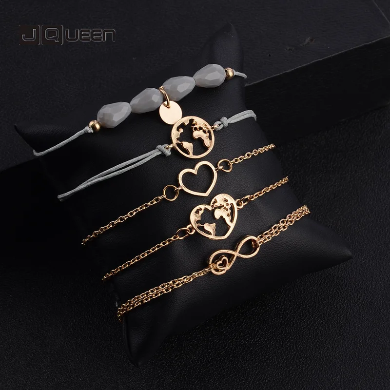 Набор браслетов из 5 предметов с серыми бусинами и блестками изображением сердца