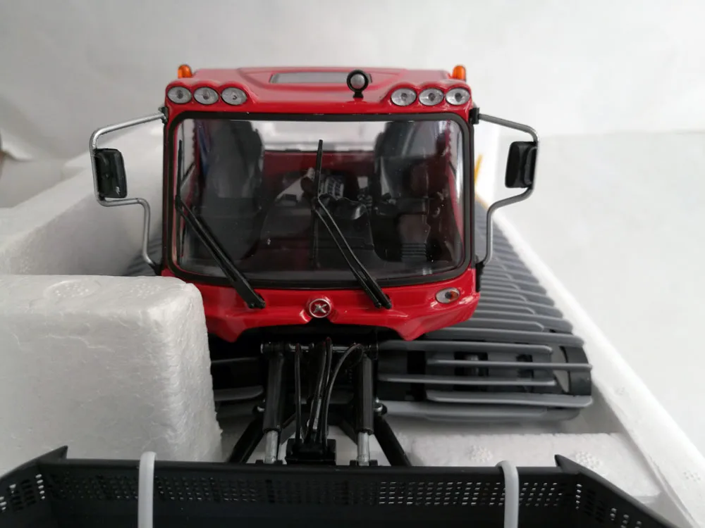 1: 32 Pistenbully 400 снег грумер
