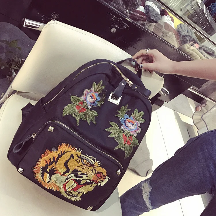 2017 new fashion embroidered flower shoulder bag female backpack | Багаж и сумки