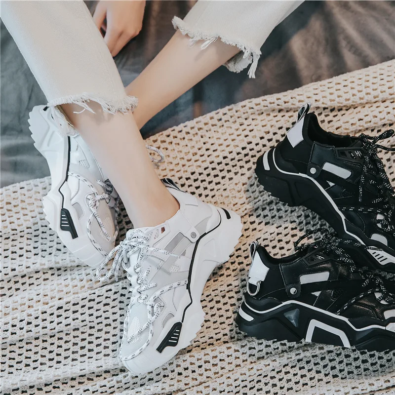Фото Повседневная Белая обувь Женские кроссовки на толстой подошве Светоотражающая(China)