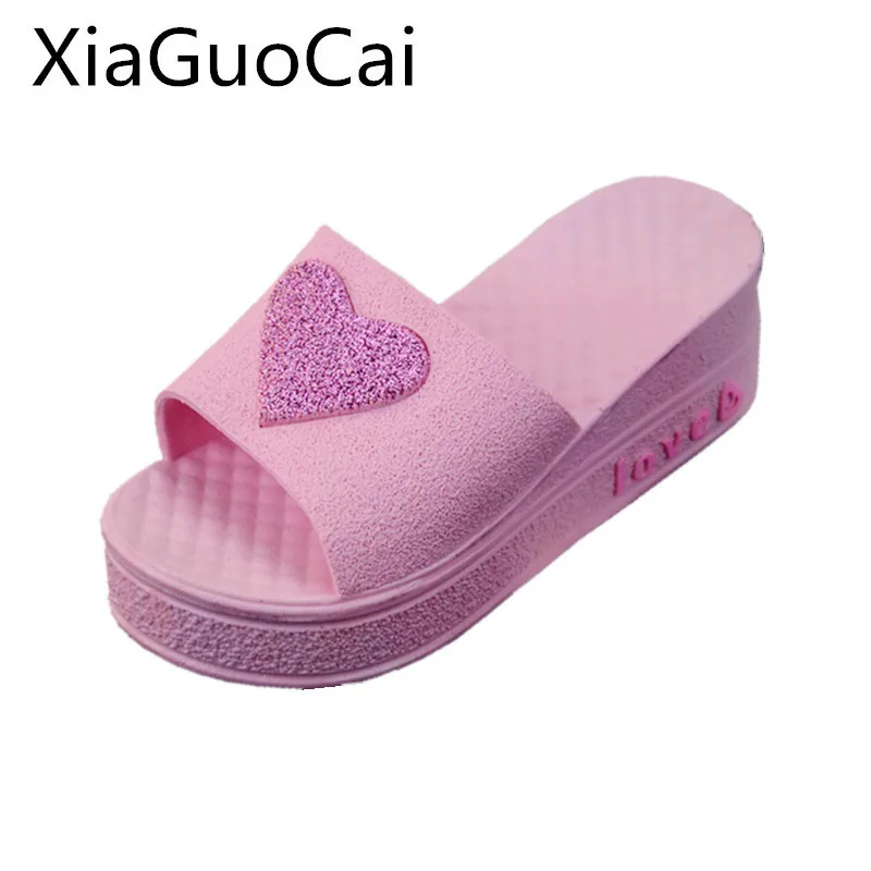 

Шлепанцы женские на танкетке, сандалии в форме сердца, на высоком каблуке, пляжная обувь для отдыха, Нескользящие тапочки, лето