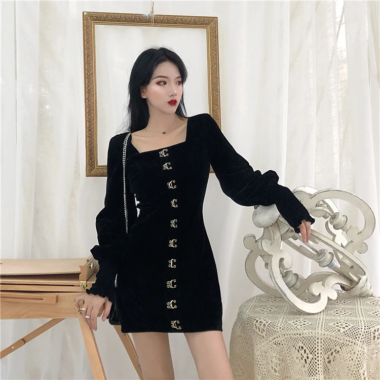 Винтажное бархатное платье с металлическими пуговицами черное велюровое