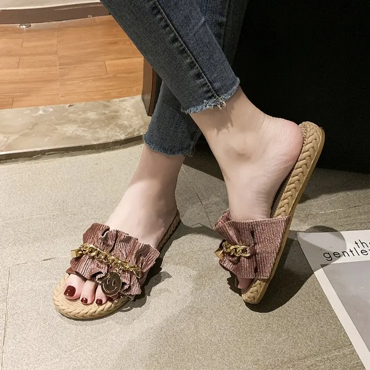 Женские летние модные шлепанцы на плоской подошве с металлическими цепочками