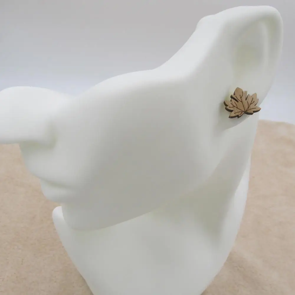 Серьги гвоздики в виде кленового листа из бамбукового дерева серьги яблока