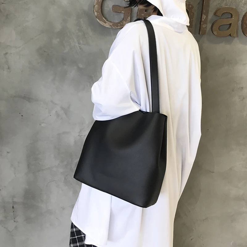 Большая женская сумка простая вместительная через плечо две части искусственная