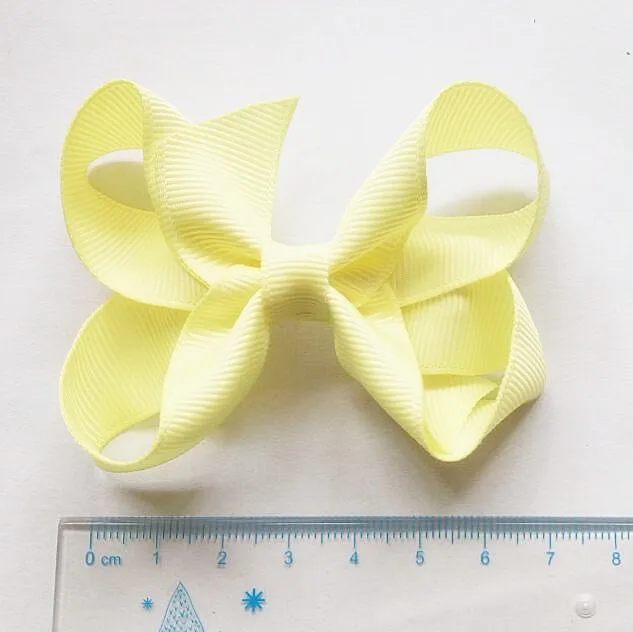 7 см скрученный бутиковый бант изготовленный из 7/8 дюймовой Grosgrain ленты с 4 5
