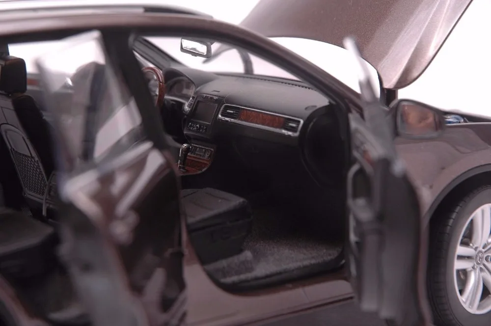 1:18 литая модель для Volkswagen VW Touareg 2010 коричневый внедорожник игрушечный автомобиль миниатюрная Коллекция подарков T2