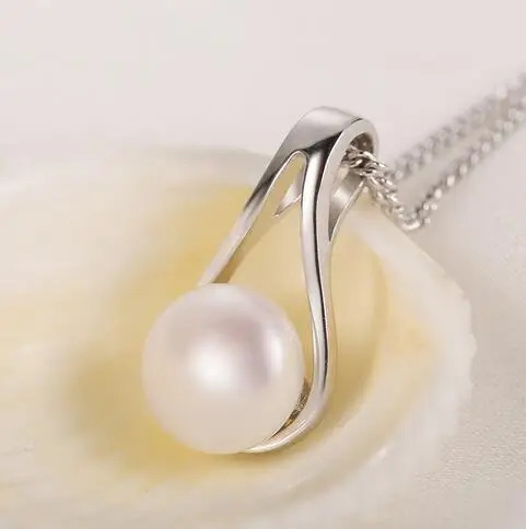 Женский ювелирный комплект из колье и серёг с натуральным пресноводным