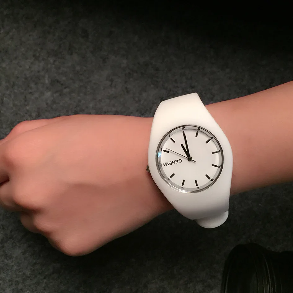 Модный бренд золото Женева Спорт Кварцевые часы Для женщин Кристалл Силиконовые