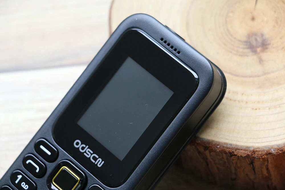 Дешевая цена 2G GSM Quad Band Dual Sim Whatsapp скоростной набор Powerbank BT 2,0 русская клавиатура мобильный телефон для пожилых людей