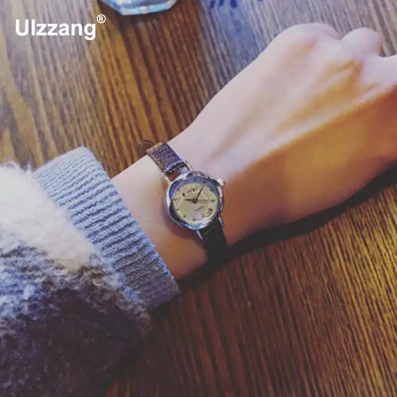 Часы на кожаном ремешке со стразами женские модные милые под платье наручные